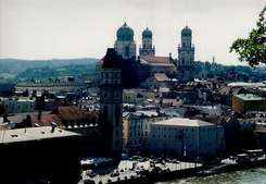Passau:Szent Istvn katedrlis s a Rathaus